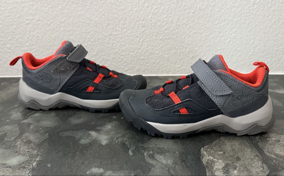 Decathlon Scarpe per ragazzi: Kinder Outdoor Schuhe Grösse 30 – Usato da Flumenthal venduto da Krajan 1