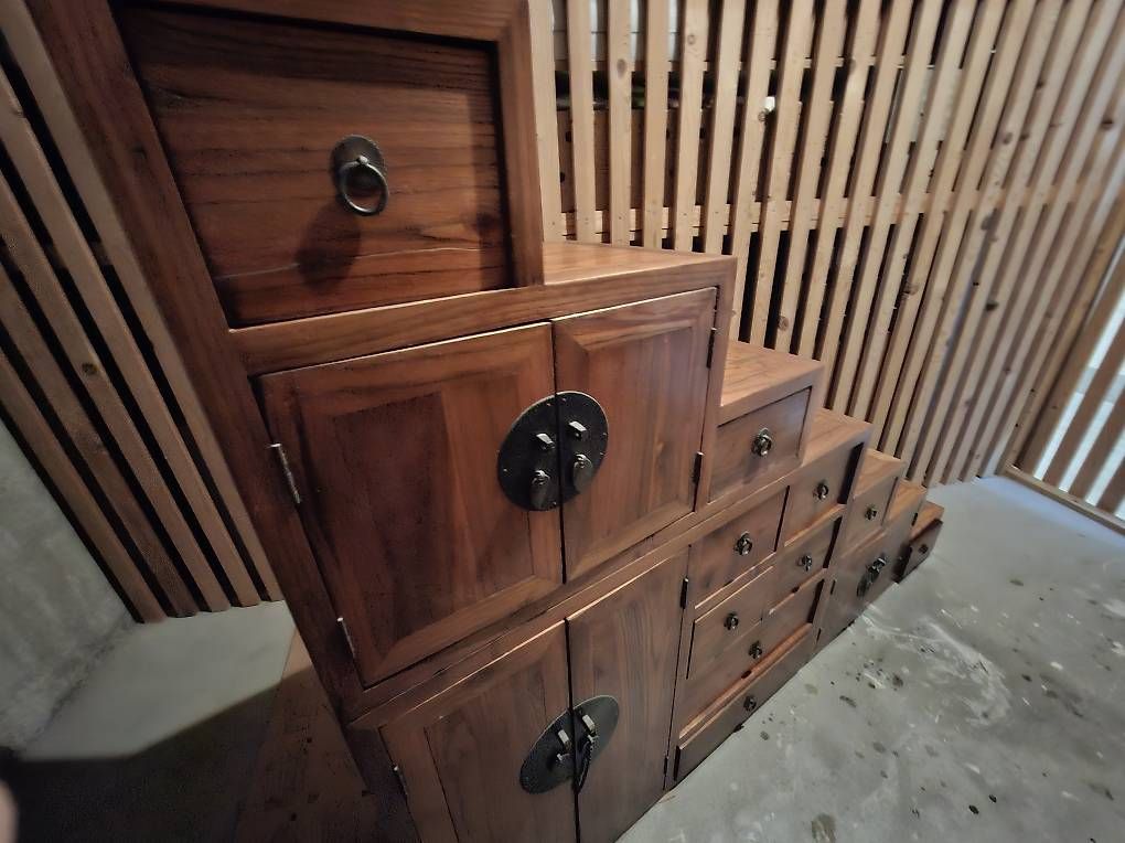 Cassettiere: Authentique meuble chinois – Usato da Colombier NE venduto da benenuts