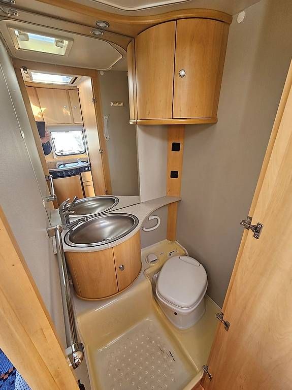 Veicoli da campeggio: A vendre Dethleffs Camper, année 2004, avec store – Usato da Belmont-Yverdon venduto da FloridaJeep 5