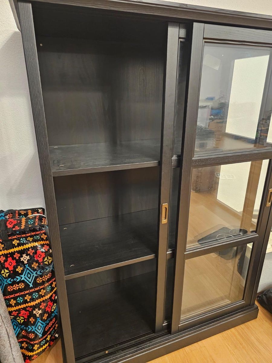Ikea Regale: Display Cabinet, dark wood, sliding doors. – Gebraucht aus Spreitenbach von Stefani_ch