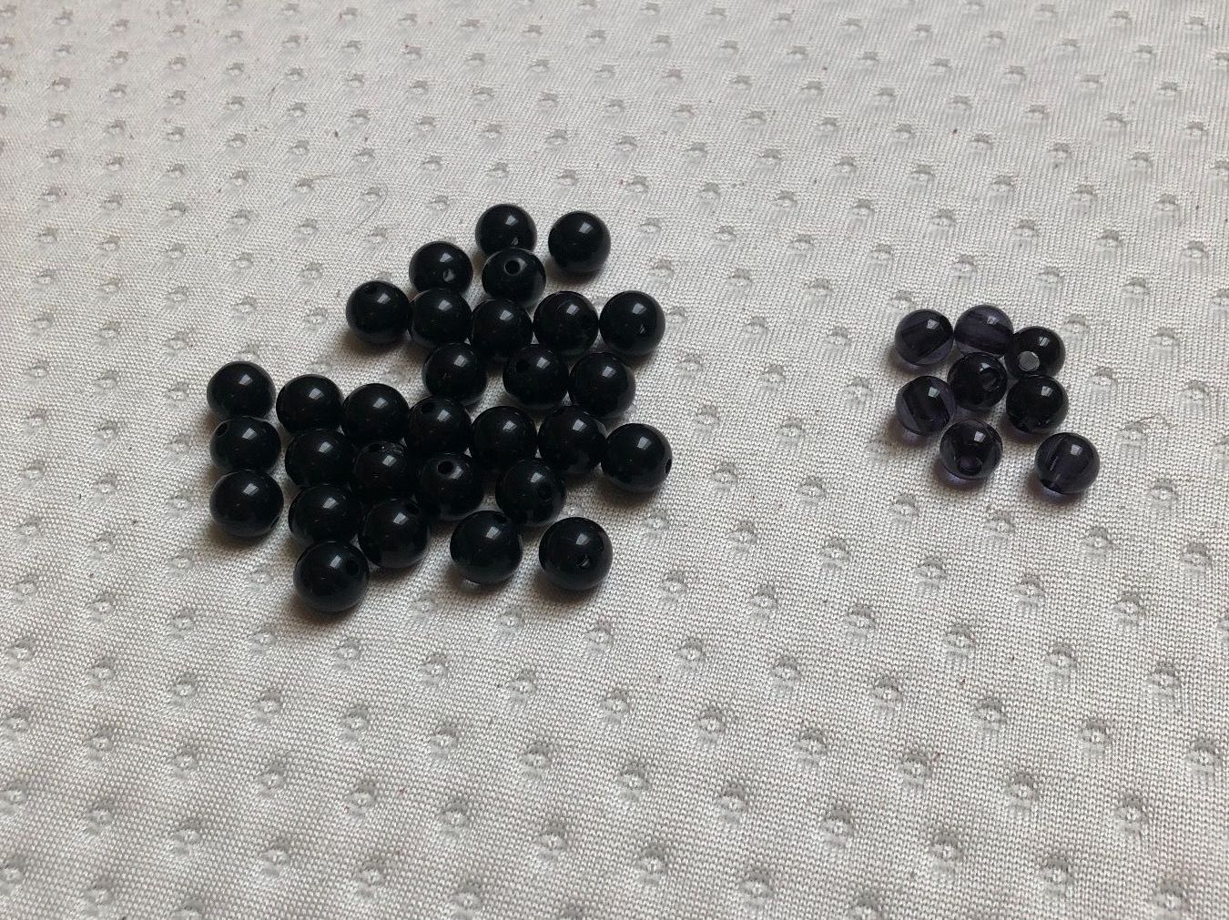 Perle (finte): Lot de Perle Noire synthétique – Usato da St-Aubin FR venduto da Tiweety 1