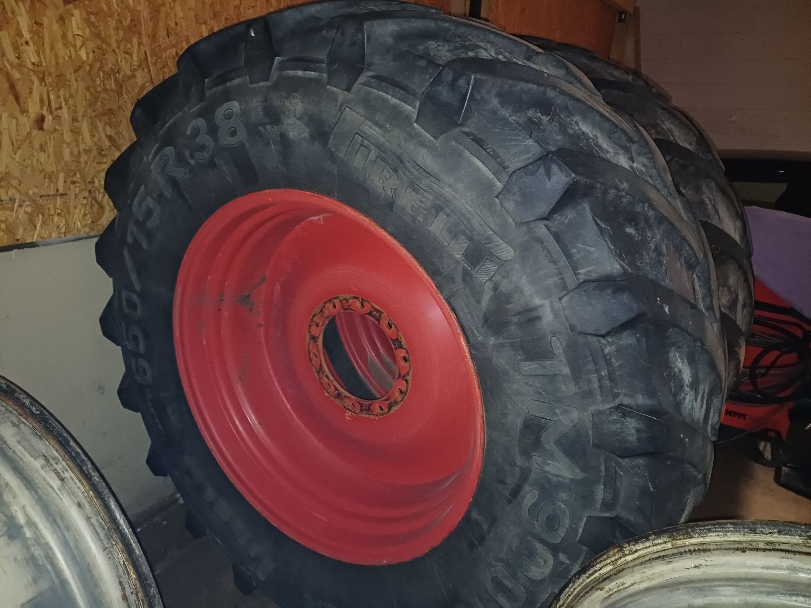 Fendt Tracteurs: 650/75 r38 Kompletrad – D'occasion à Recherswil par Deutzd8006Fahrer