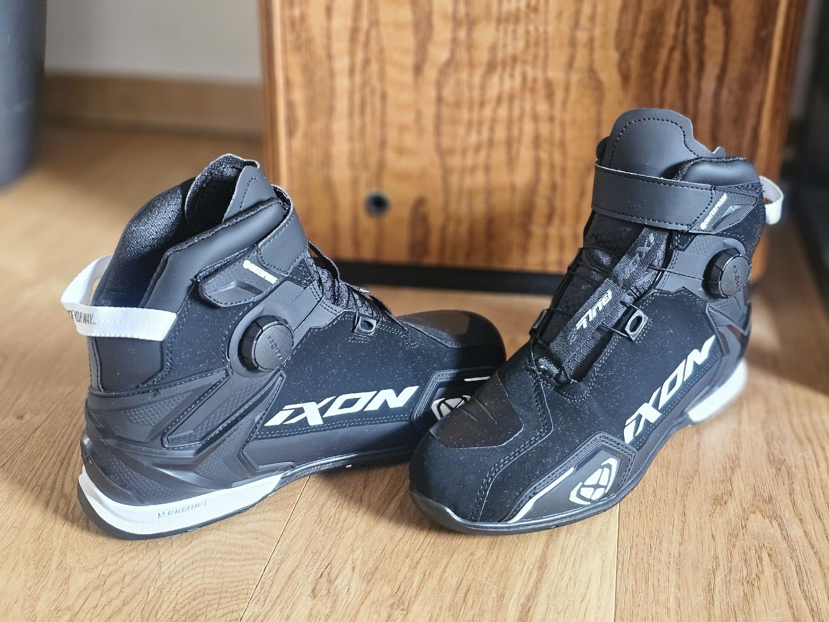 Chaussures hommes: IXON motorcycle boots black size 43 waterproof – D'occasion à Täuffelen par migueldesousa 1