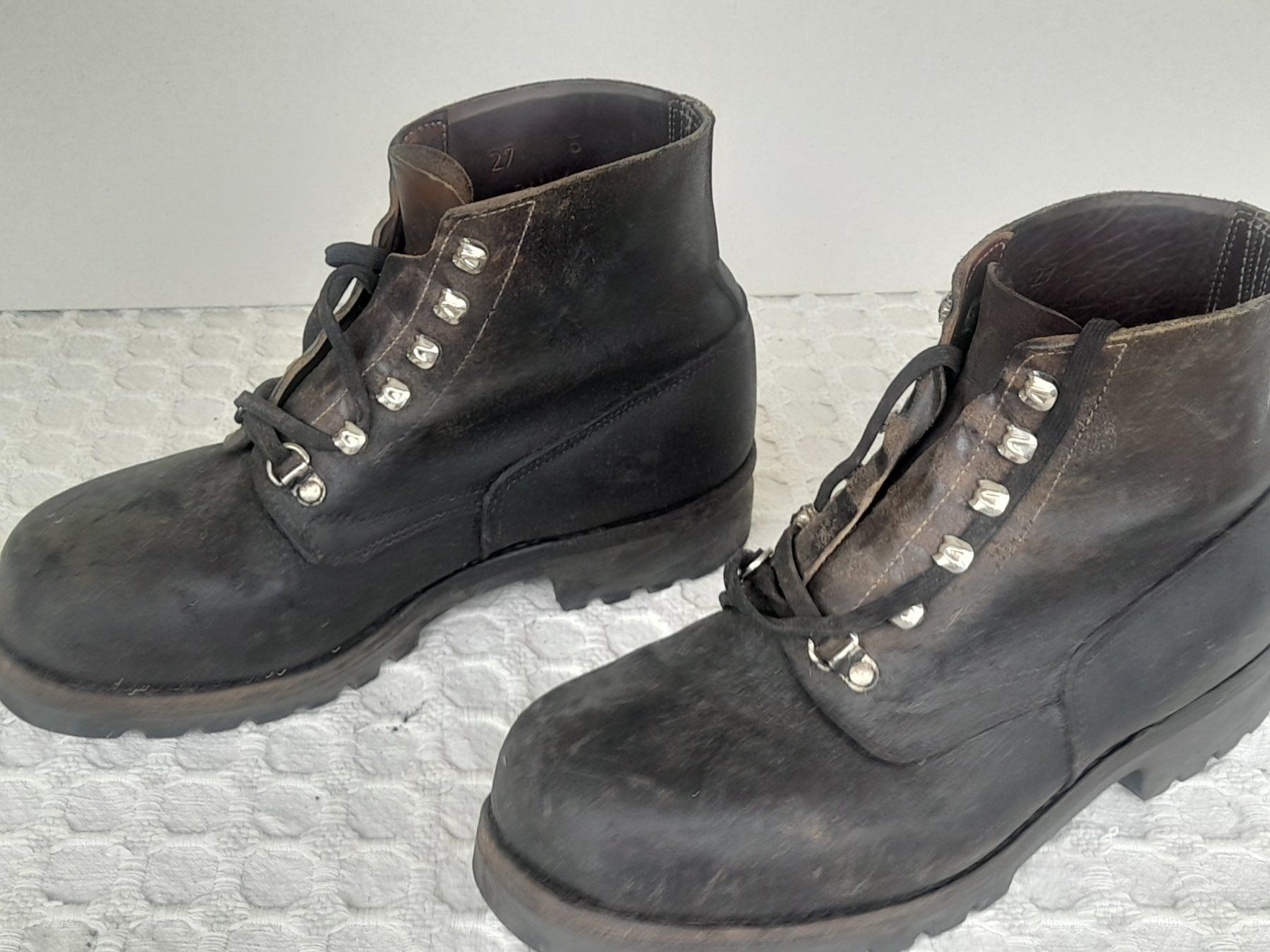 Bally Scarpe da uomo: Alte Militärschuhe/Wanderschuhe Bally 27 – Usato da Thun venduto da Treff.....e 1