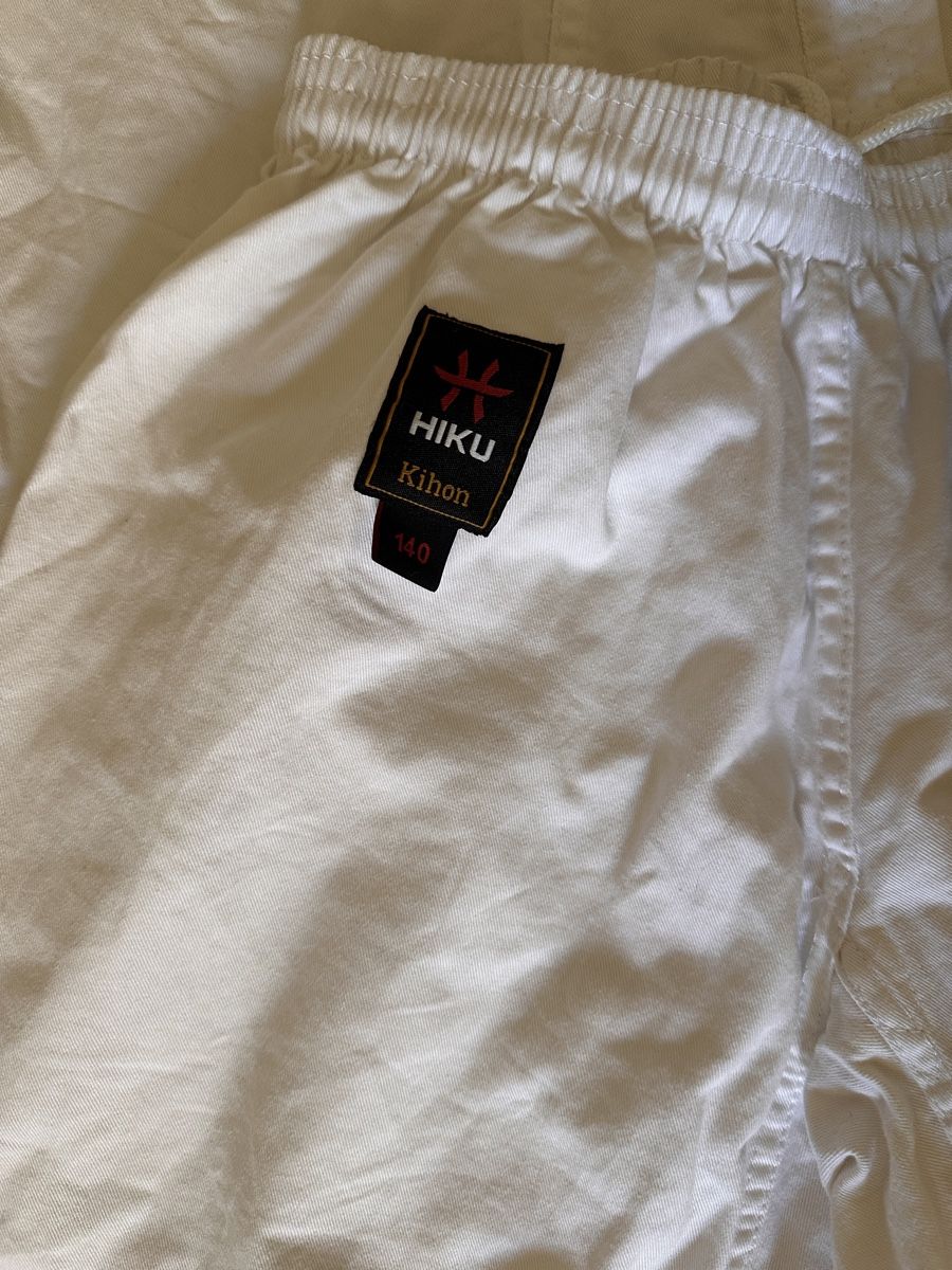Kimono: Karate Anzug Gr. 140 – Usato da Zürich venduto da Yuliti 2