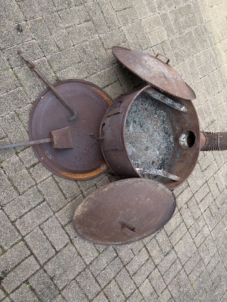 Feuerschale: Alte Feuerstelle mit Zubehör – Gebraucht aus Füllinsdorf von HESETIBS 1