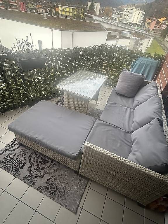 Sofas: Tavolo sedie divanetto – Gebraucht aus Biasca von gio_f8yv