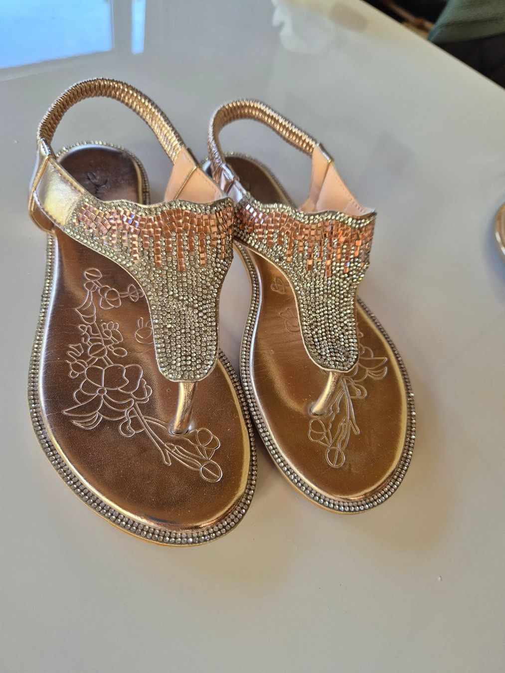 Scarpe da donna: Neue Damen Zehen Sandalen – Nuovo (secondo la descrizione) da Contra venduto da Lylou0