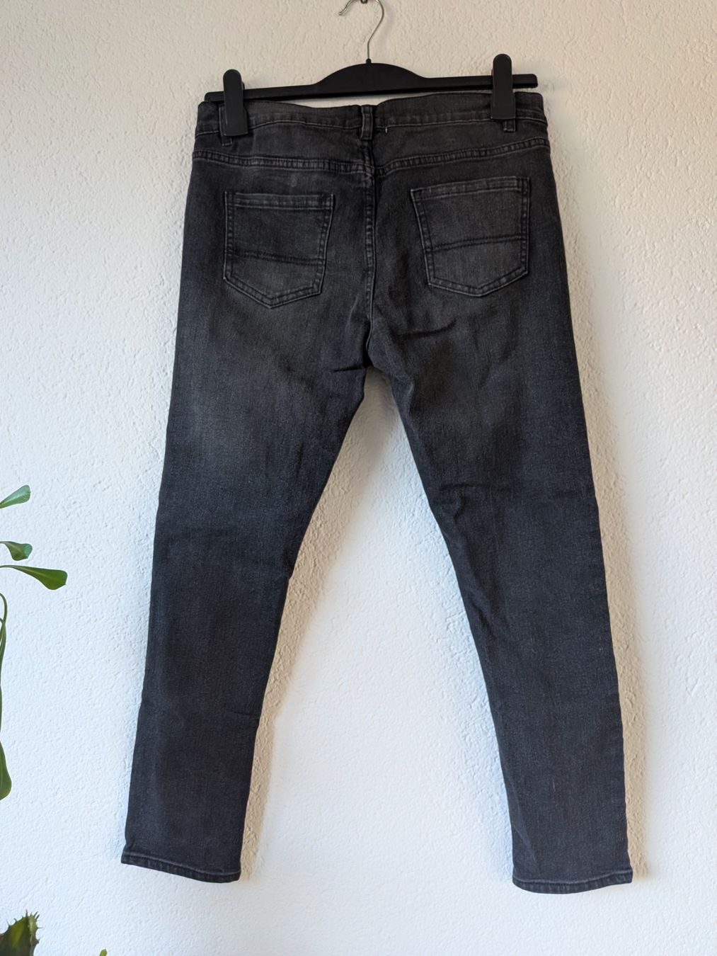 Jeans: Dunkelgraue/schwarze Jeans Gr. 40 – Usato da Ostermundigen venduto da om11 3