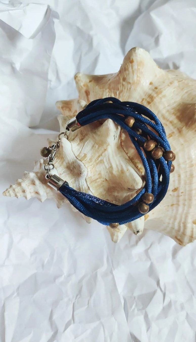 Bracciali & Braccialetti: Handgefertigtes Armband in Dunkelblau – Usato da Zürich venduto da tsu_76bc 1