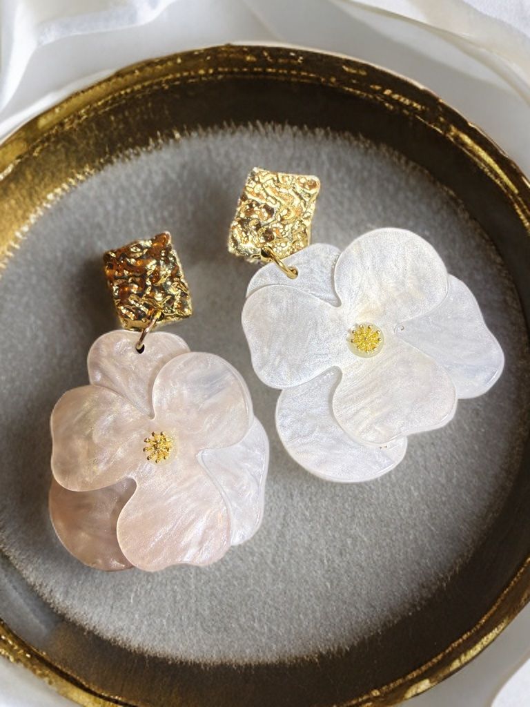 Ohrringe & -stecker: Boucles d’oreilles Fleur Nacrée – Neu und originalverpackt aus St-Maurice von Sandrinette123 1