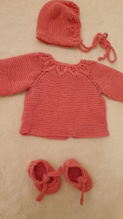 STRICKJACKE + MINI/ BABYSCHÜHCHEN + STRICK-KAPUZENMÜTZE