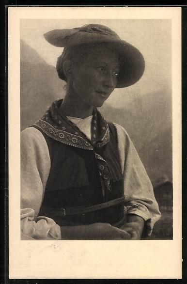 Cartoline postali: AK Paysanne du Valais – Usato da Berlin venduto da bartko-reher