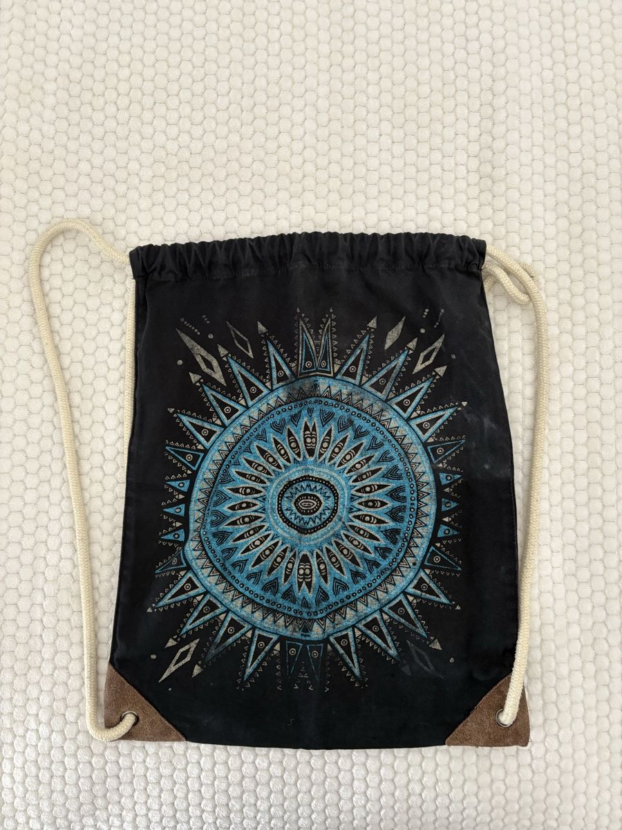 Borse: Sac de gym avec cordon de serrage – Usato da Lausanne venduto da ary_t6x7