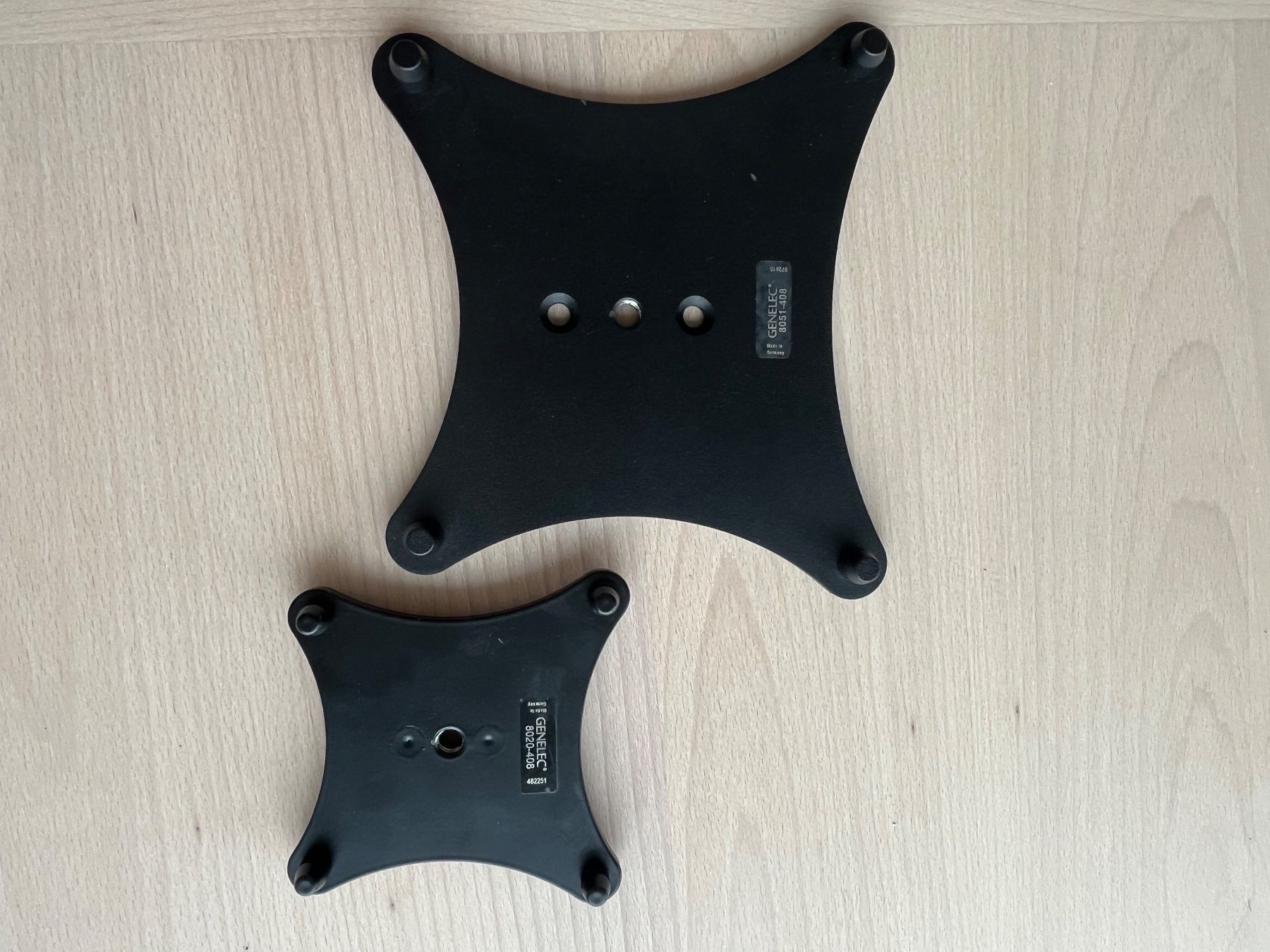 Fixations: Genelec 8000-409BB Floor Stand – D'occasion à Zürich par deejaysfr 1