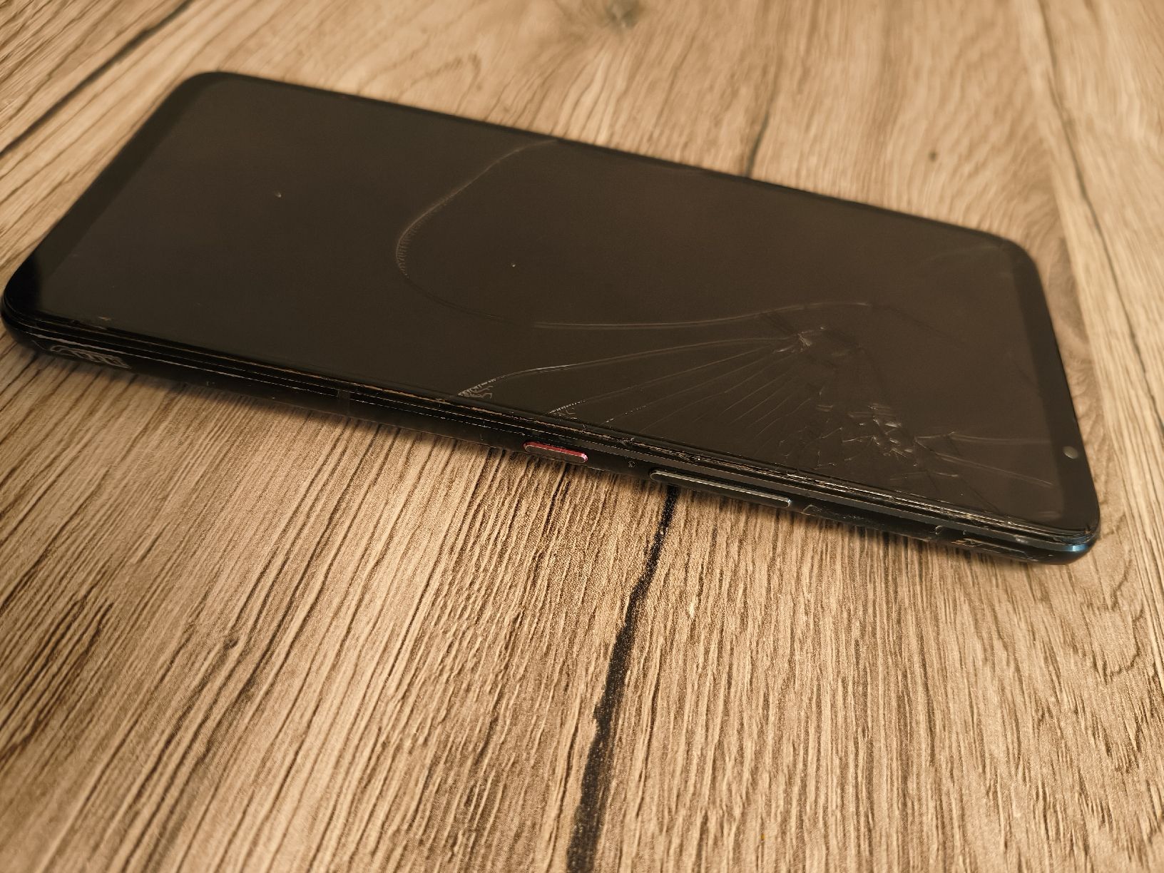 Asus Telefoni cellulari / Smartphones: ROG Phone 6 – Difettoso da Zürich venduto da luc_mf5d 5