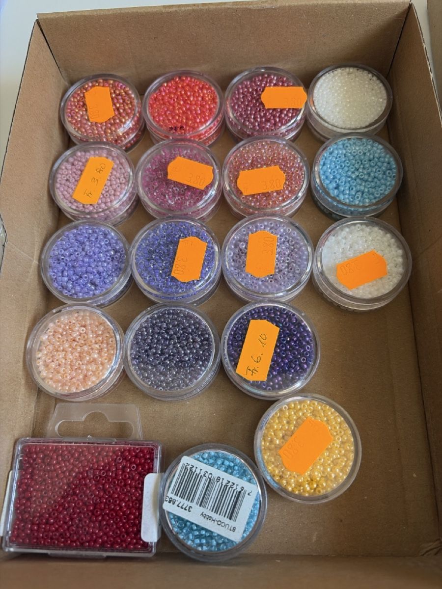 Kit bricolage: Bastelperlen Set, Rocailles, Glasperlen, viele Farben! – Nuovo e nell'imballaggio originale da Weggis venduto da kae_76dl
