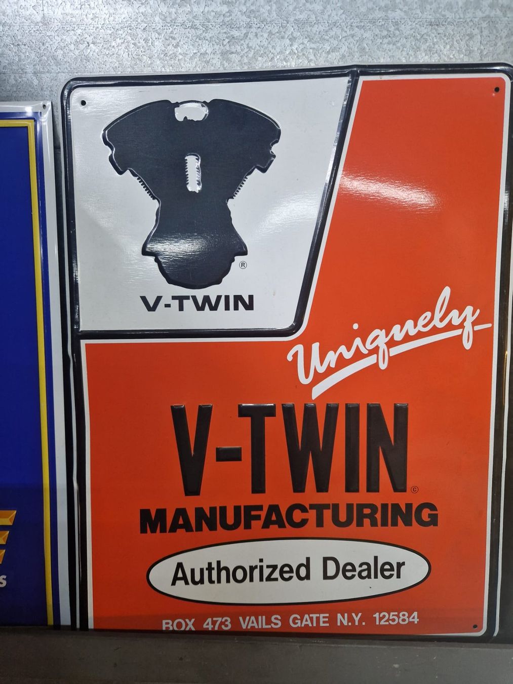 Insegne: V-Twin Schild Gross – Usato da Kerns venduto da .Biker.