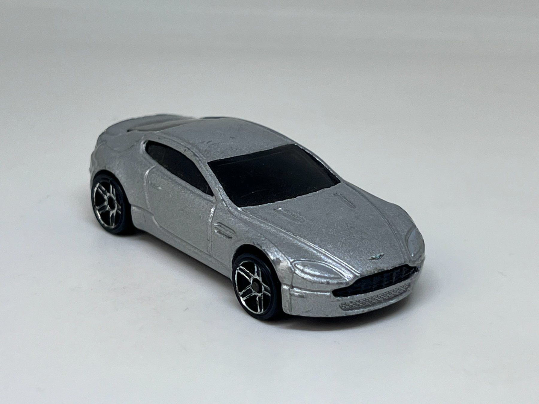 Hot Wheels Modellini d'auto: Hot Wheels Aston Martin V8 Vantage #72 – Usato da Wildegg venduto da LaaBoutique