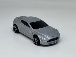Hot Wheels Aston Martin V8 Vantage #72