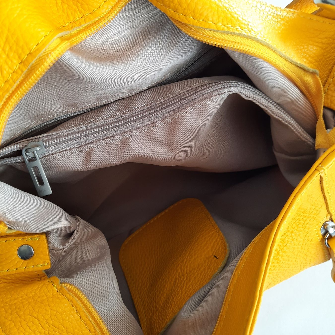 Borse da donna: Echteleder Umhänge Tasche NEU. gelb.Top. – Nuovo e nell'imballaggio originale da olten venduto da Laterne50 6