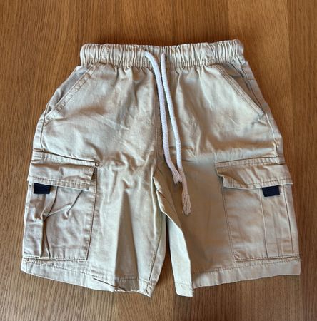 Beige Jungen Shorts Gr. 110