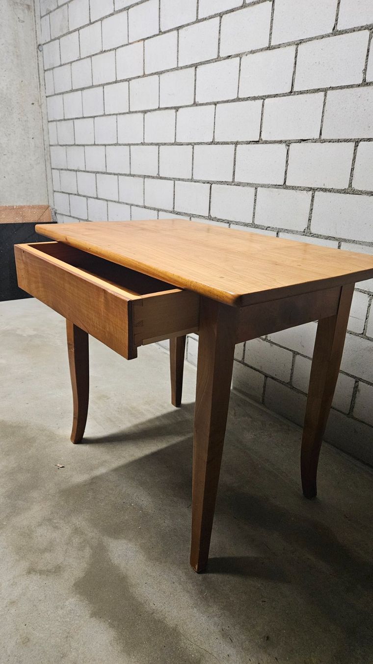 Tables: Birnbaum Tischchen – D'occasion à Arbon par Drwoozle