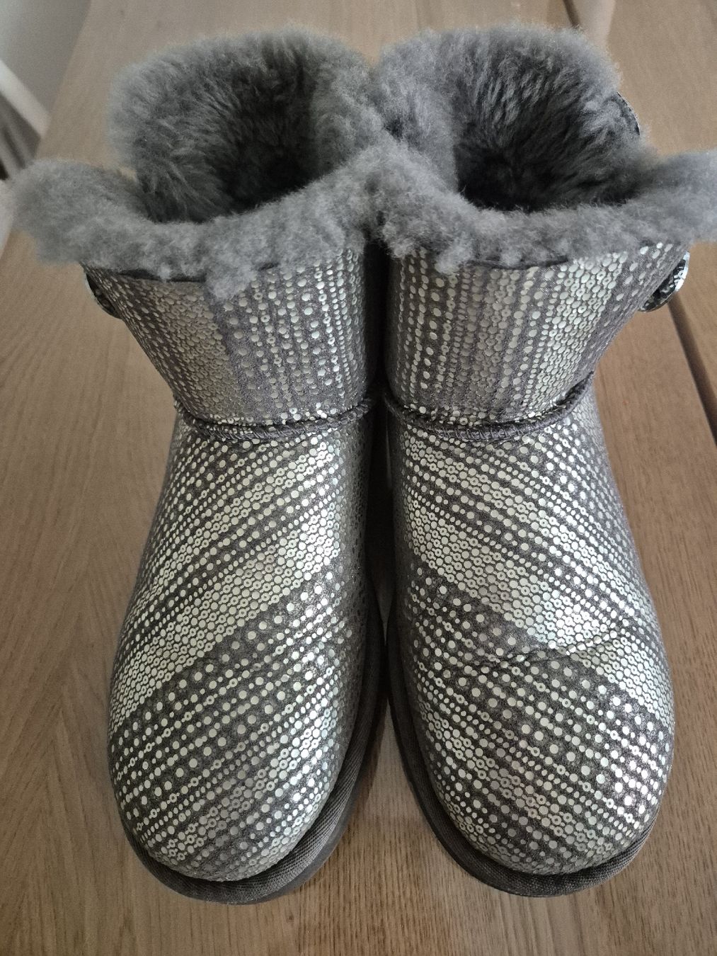 Ugg Scarpe da donna: UGG Damen Winter Boots Glitzer grau Gr. 37 – Usato da Winterthur venduto da ann_7lxx 1