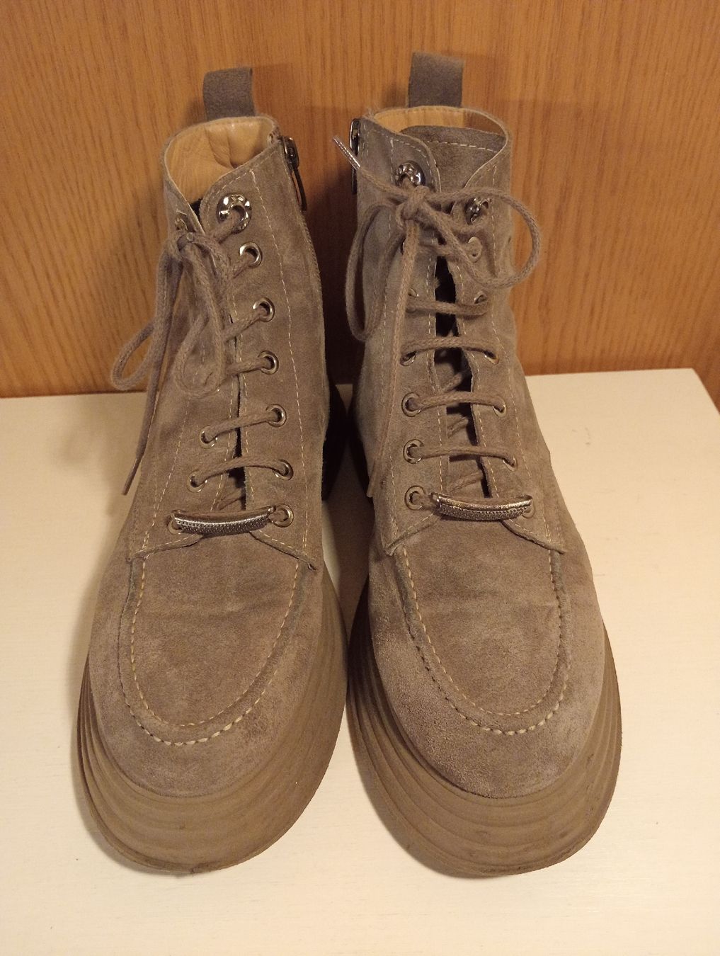 Scarpe da donna: Damen Stiefeletten Grau, Echtleder Wildleder, Gr. 40 – Usato da Allschwil venduto da Evgeniia78 4