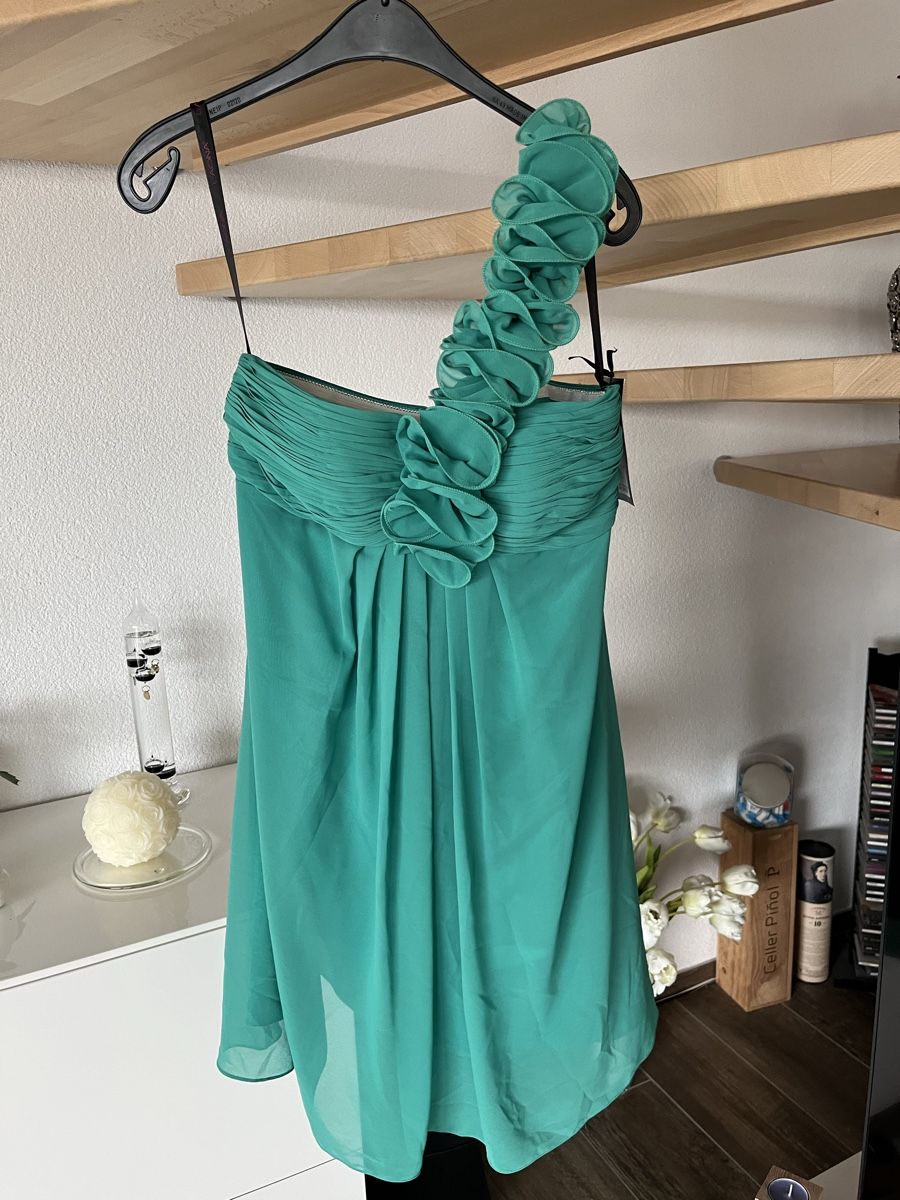 Robes: Schönes Kleid/ Festkleid – Neuf (Voir description) à Wollerau par Garten1957 1