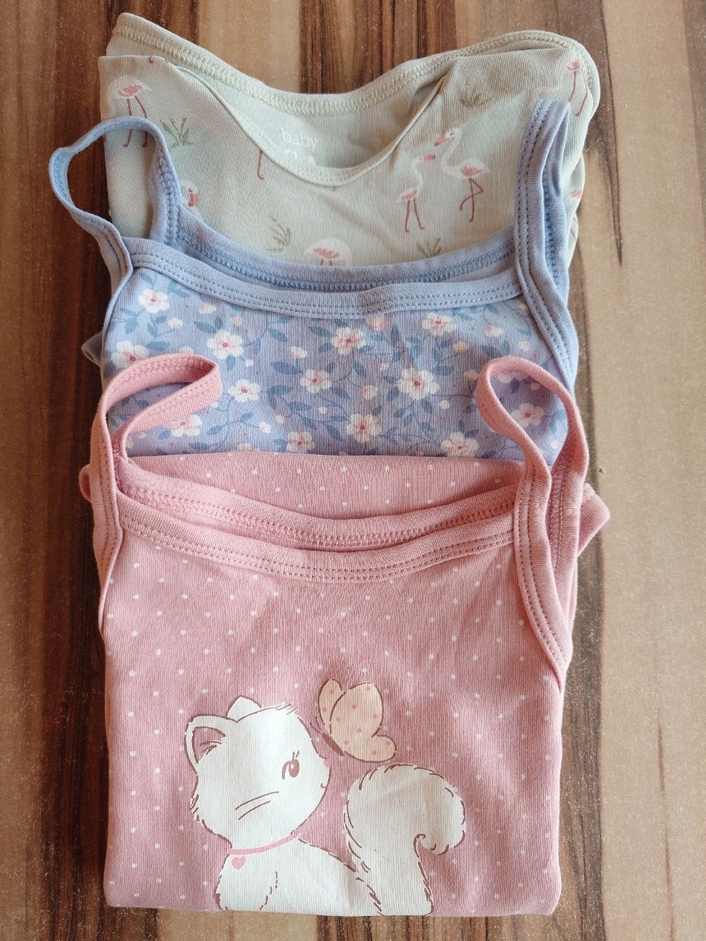 Kleiderpakete & -sets: 3er Set Kinder Bodys, Grösse 104 – Gebraucht aus Uster von snowy_6