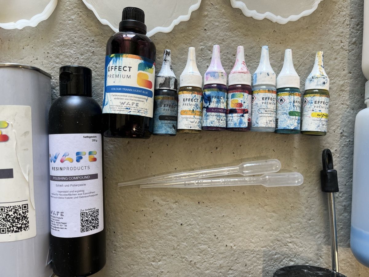Bastelsets: Epoxidharz mit Zubehör und Formen – Gebraucht aus Affoltern im Emmental von Zougg 4