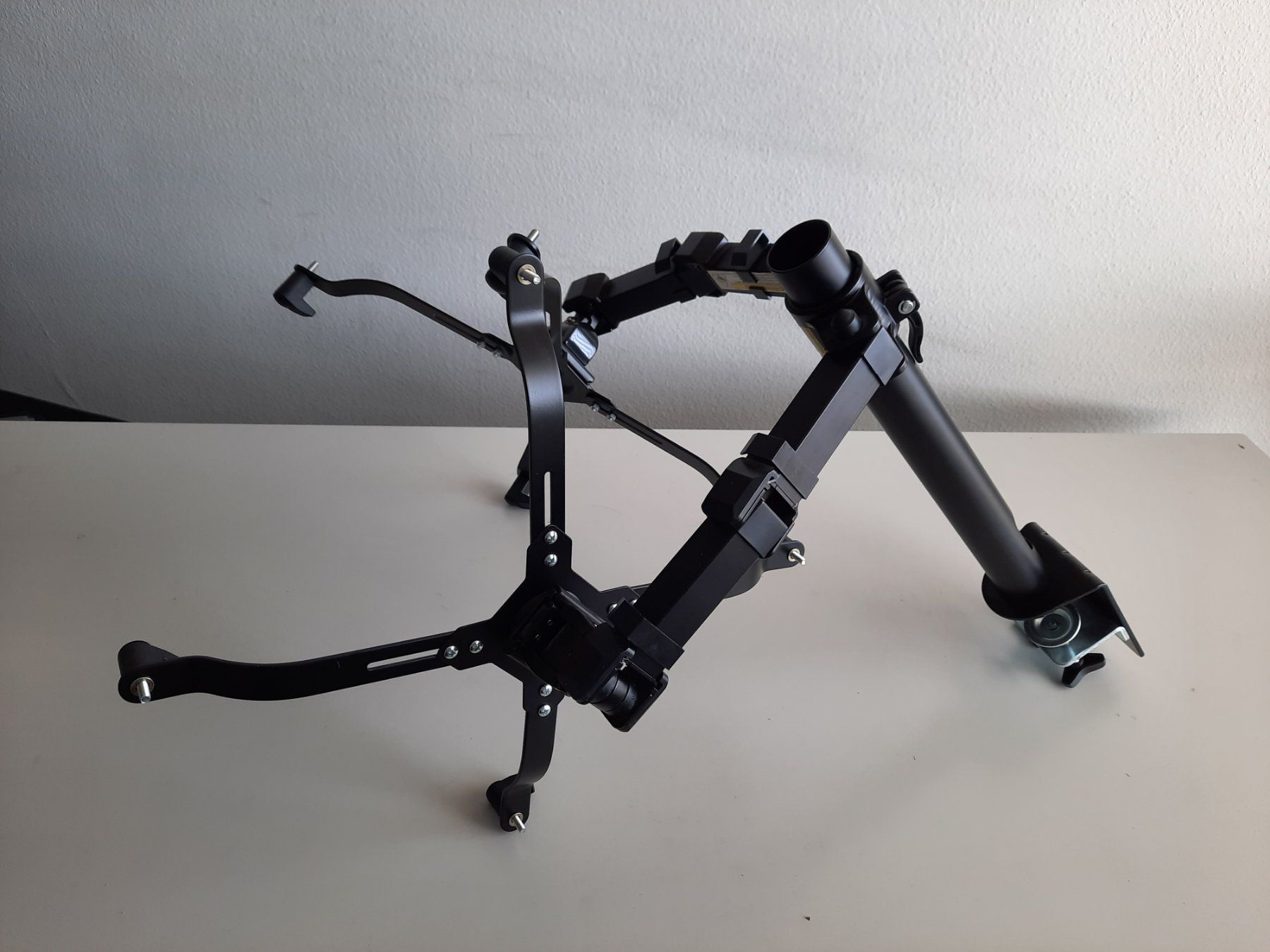 Ferramenta: Haken fur Monitors, inklusive 2 Monitors – Usato da Zürich venduto da crdrmn77 3