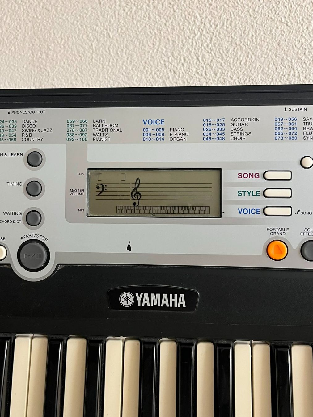 Instruments de musique: Yamaha Keyboard PSR-E253 gebraucht – D'occasion à Pfäffikon ZH par han_7b28 2