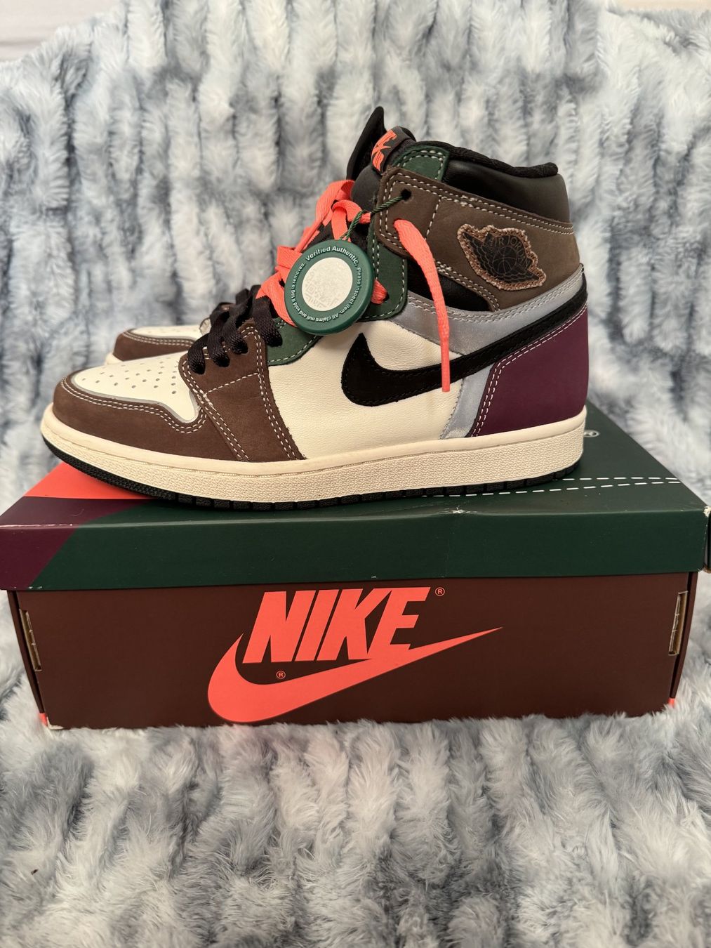 Jordan Scarpe da uomo: Jordan 1 Retro High OG Hand Crafted US 6.5 Men – Nuovo (secondo la descrizione) da Kilchberg ZH venduto da Centipaide