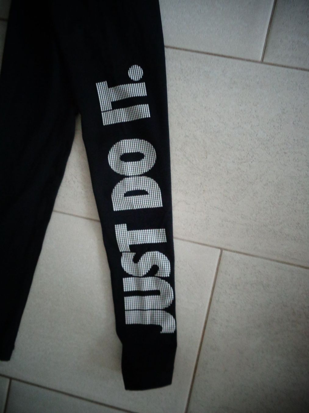 Nike Pantaloni: NIKE HOSE GR.XS NEUWERTIG – Usato da Rotkreuz venduto da Samballi 2