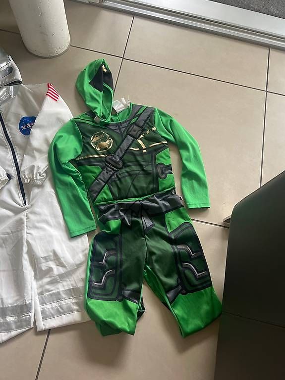 Costumes: 4x Kinderkostüme – D'occasion à Unterengstringen par NCH78 4