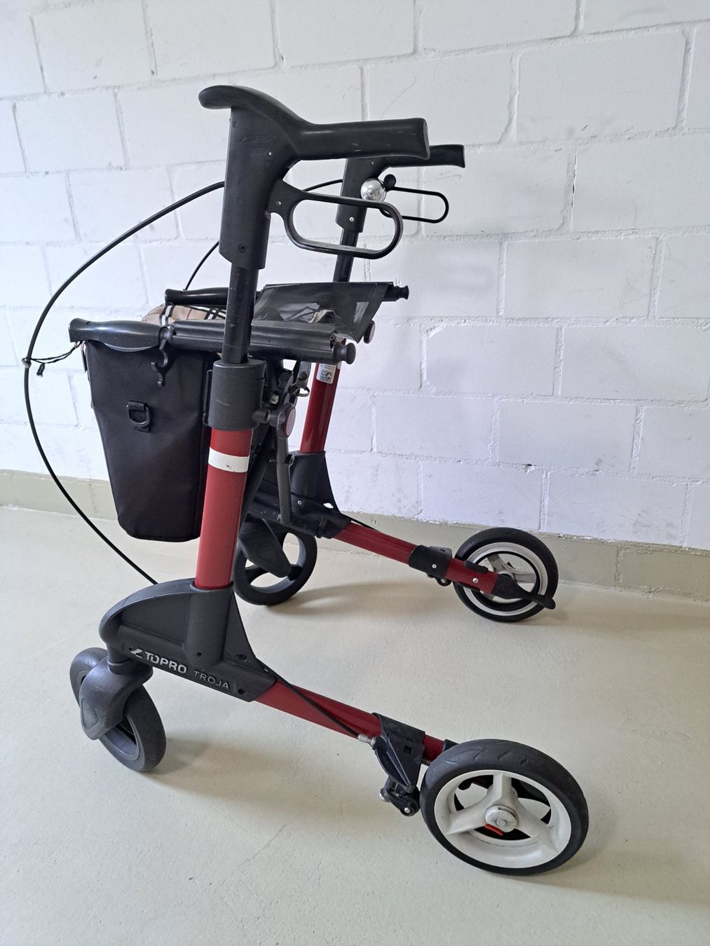Ausili per la deambulazione: TOPRO Troja Rollator 2G M in rot mit Einkaufstasche – Usato da Hauptwil venduto da ms6_x9gg 2