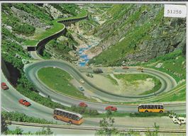 Gotthardstrasse in der Schlucht - Postautos
