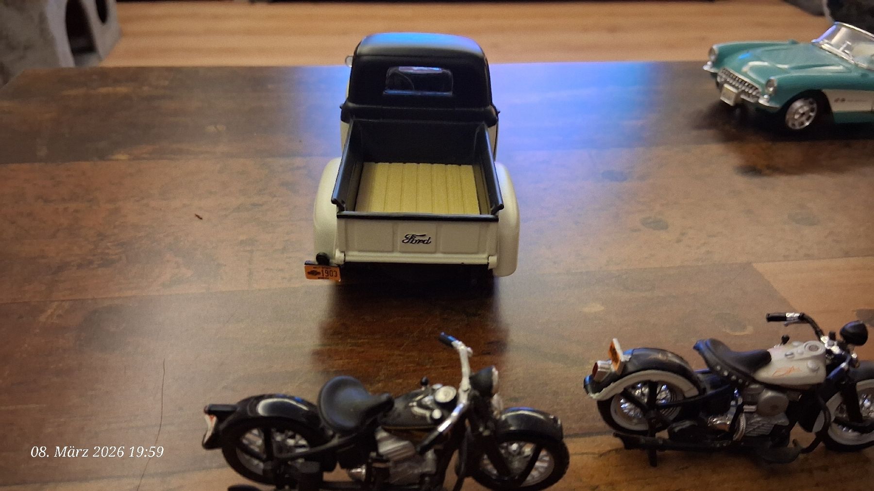 Maisto Modellini d'auto: 1:25 Ford F1 Pickup – Nuovo (secondo la descrizione) da Wolfenschiessen venduto da 2-stroke-garage 2