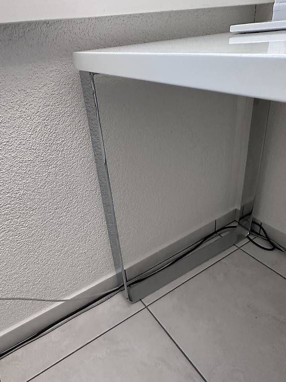 Bureaux: Bürotisch weiss glänzend mit Korpus  – D'occasion à Hägendorf par AdlerTom 4