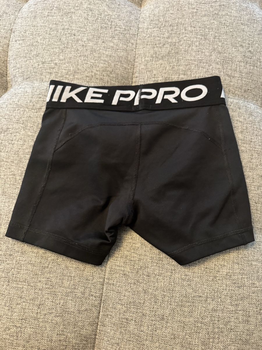 Nike Pantaloni: Nike Pro Sportshorts 128/137 – Usato da Dierikon venduto da FraeuleinMaus17 1