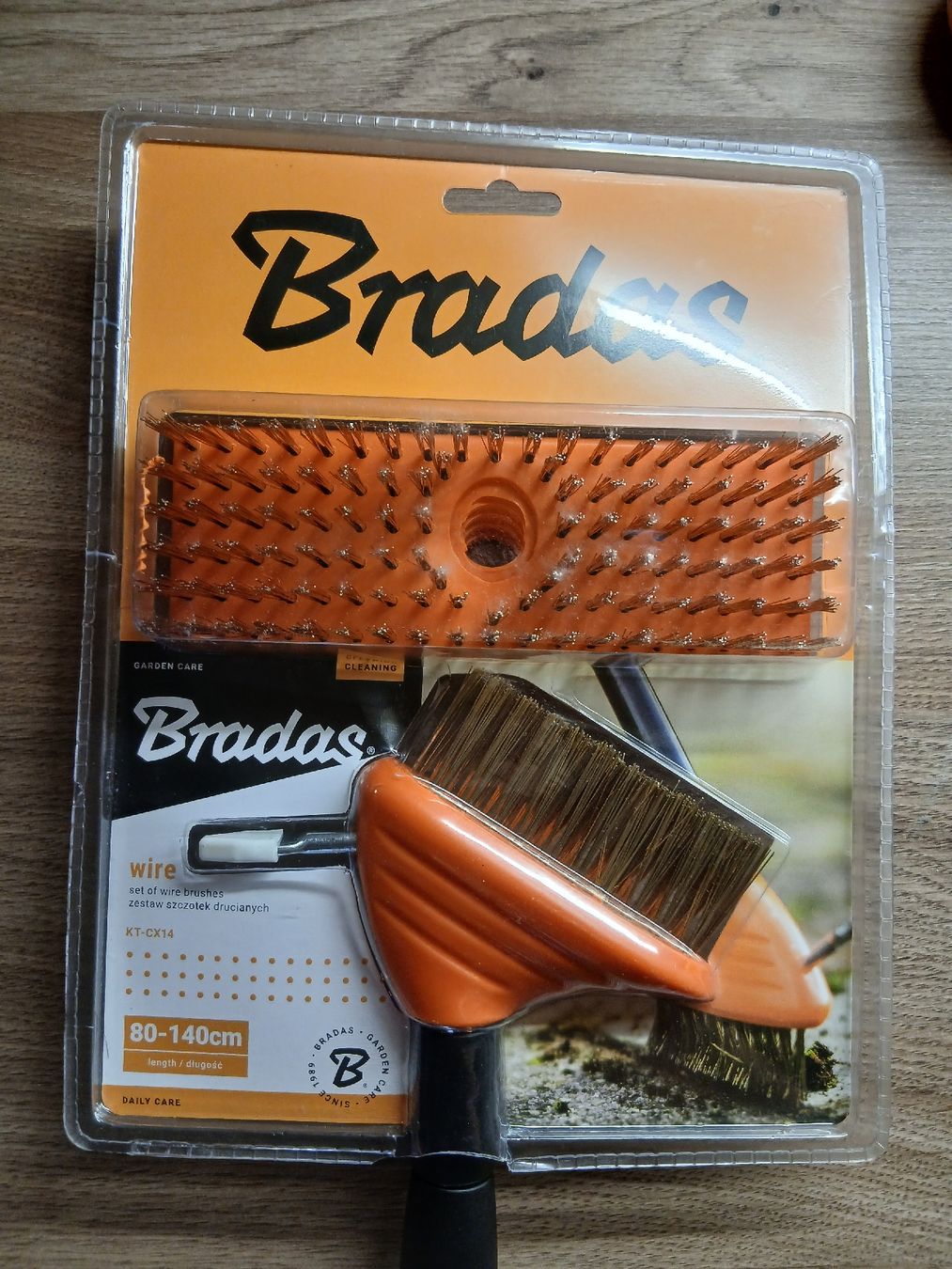 Altre attrezzature per stalle: Drahtbürste neu in Verpackung – Usato da Rapperswil SG venduto da Danii008