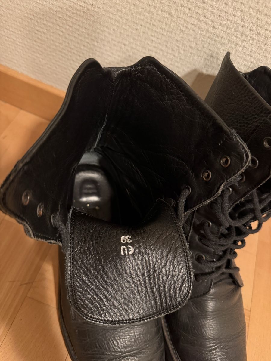 Max Mara Scarpe da donna: MaxMara Black Leather Combat Boots, EU 39, Vibram Sole – Usato da Zürich venduto da kas_g26m 2