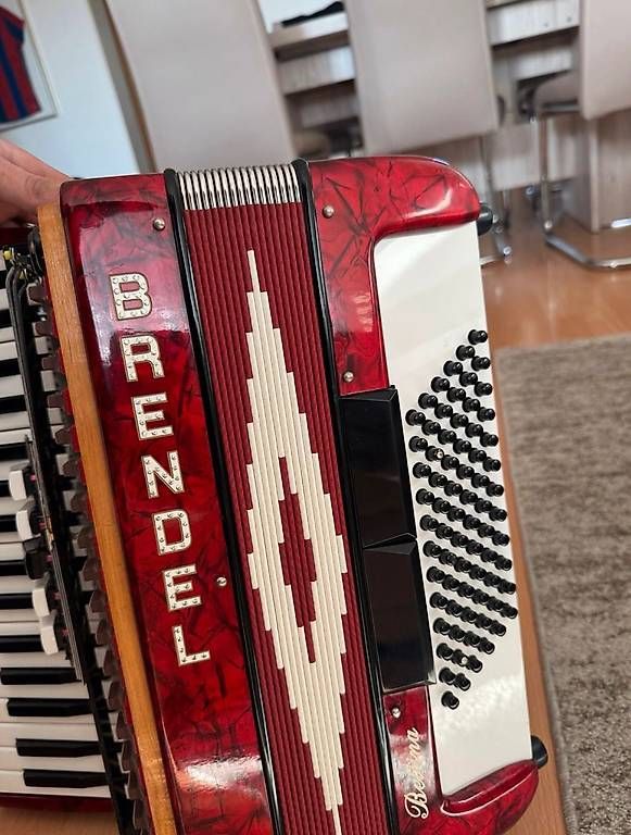 Strumenti musicali: Akkordeon rot – Usato da Döttingen venduto da nin_8qfr 1