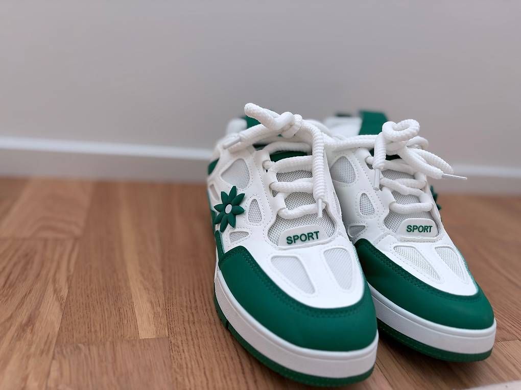 Scarpe da donna: Flower Sneaker Temu – Usato da Neuhausen Am Rheinfall venduto da N4vii91 1