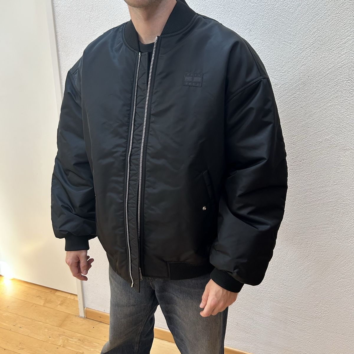 Vestes: Bomberjacke Tommy Jeans Hilfiger Jacke – Neuf (Voir description) à Basel par Lara0104 1