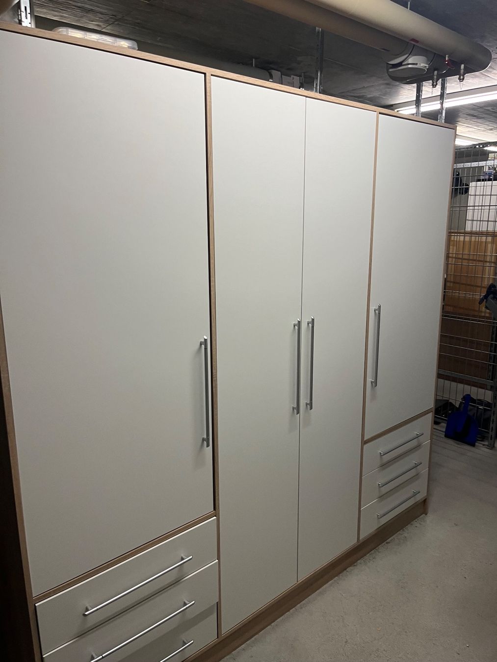 Armoires: Schrank 4 Türig – D'occasion à Allmendingen b. BE par juair 6