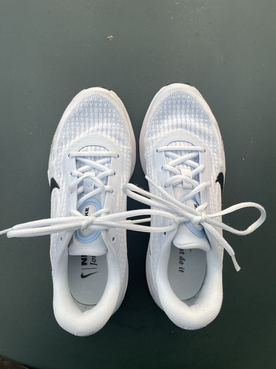 Nike Herrenschuhe: Nike Journey Run Schuhe in hellblau – Neu (gemäss Beschreibung) aus Winterthur von rea_l8zf