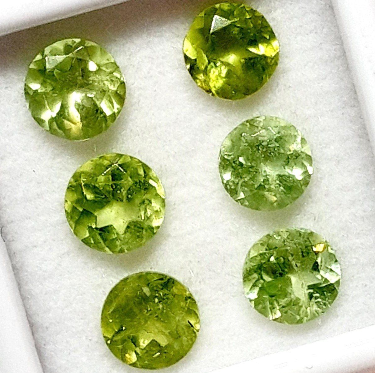 Pietre preziose: 6x Péridots ronds 6 mm - Valeur 230.- Fr – Nuovo (secondo la descrizione) da Grimisuat venduto da Valgem 1
